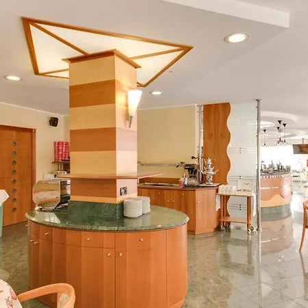 Cavour מלון צ'סנטיקו